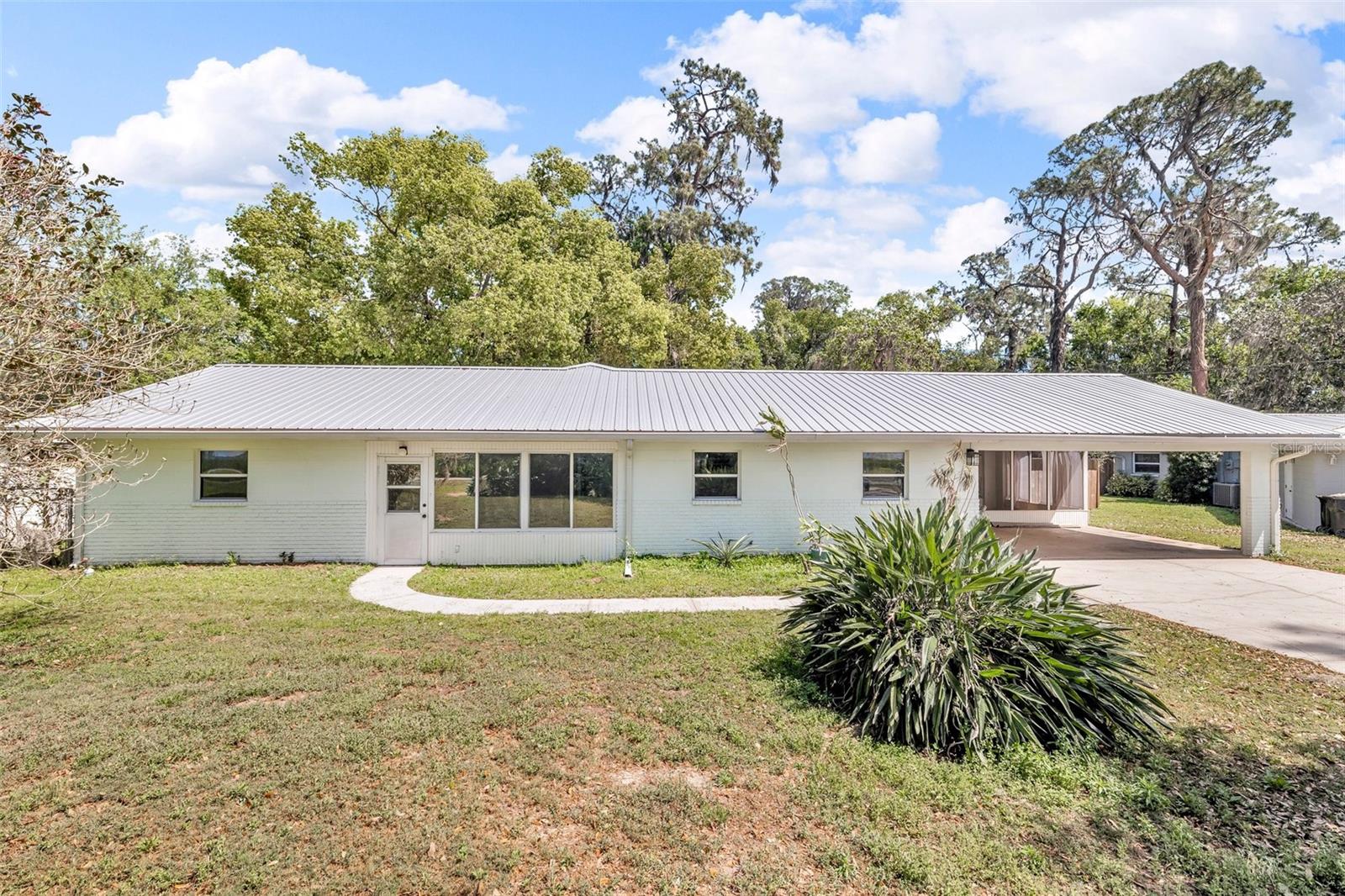 1609 E Lake Parker Dr Property Photo