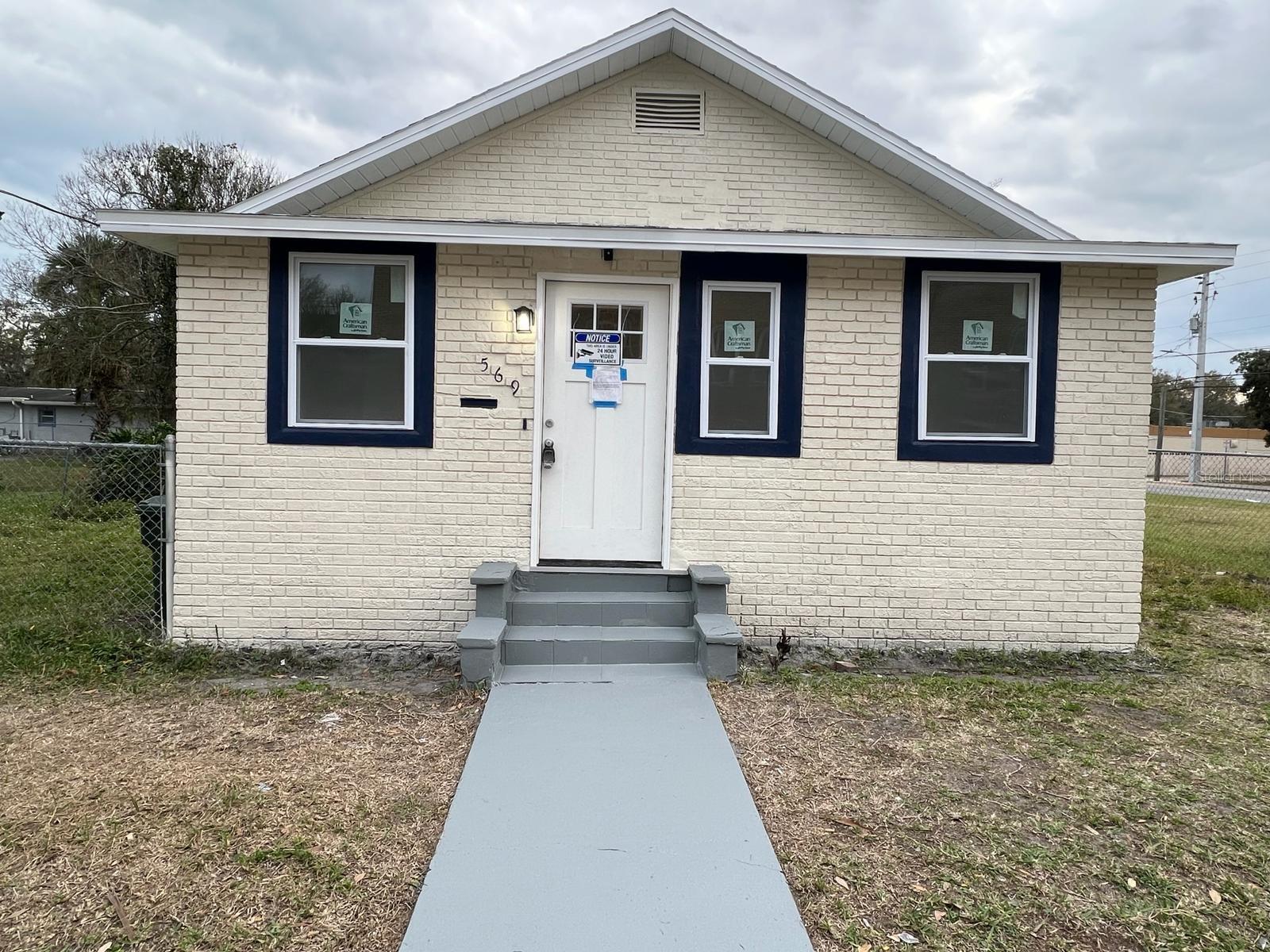 569 Loomis Ave Property Photo