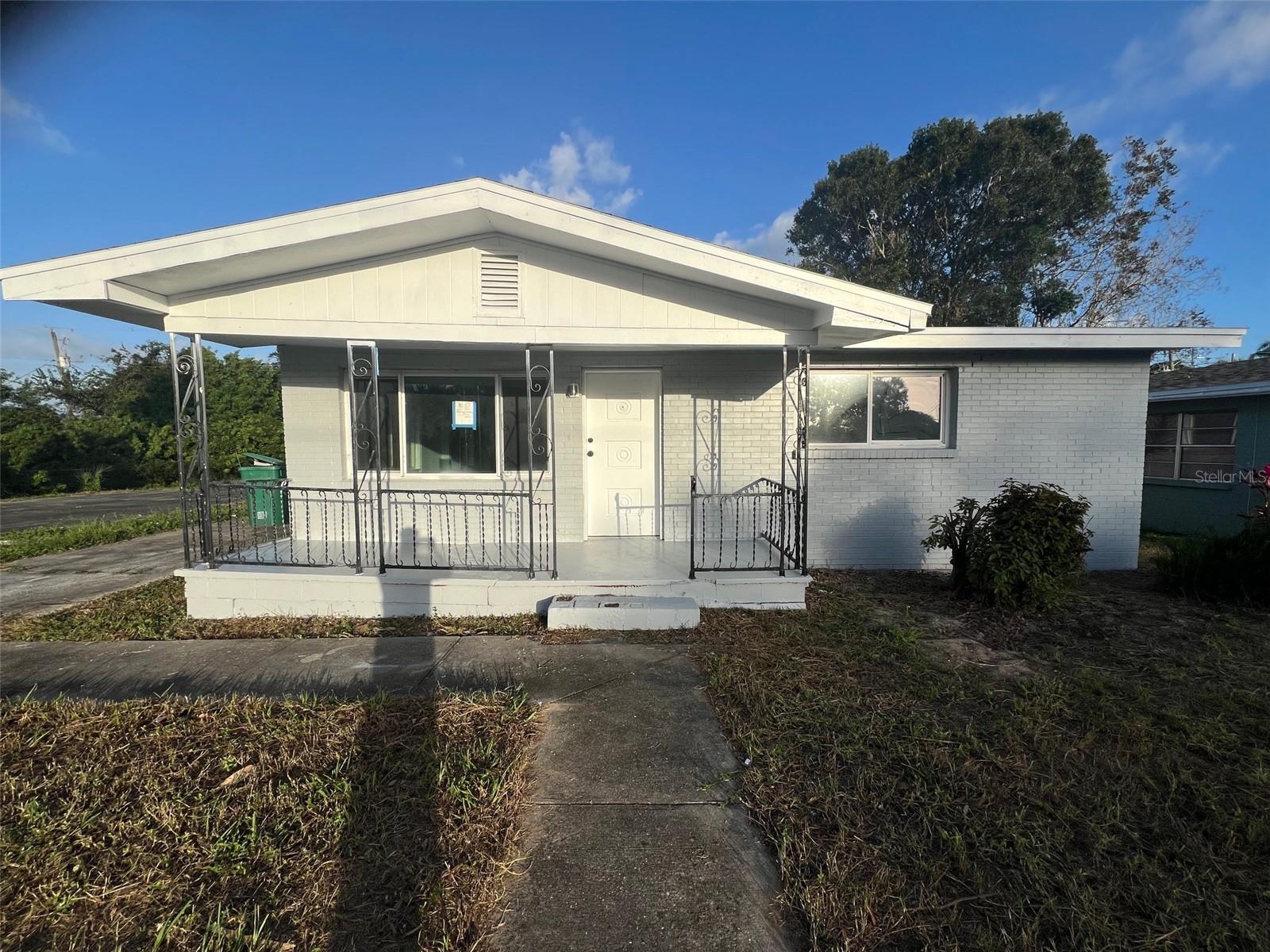 614 Paw Paw St Property Photo