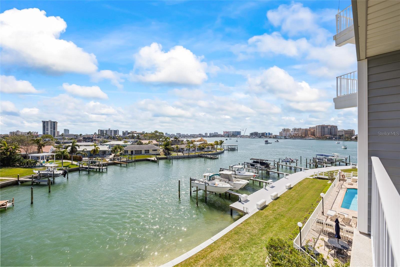 610 ISLAND WAY #302