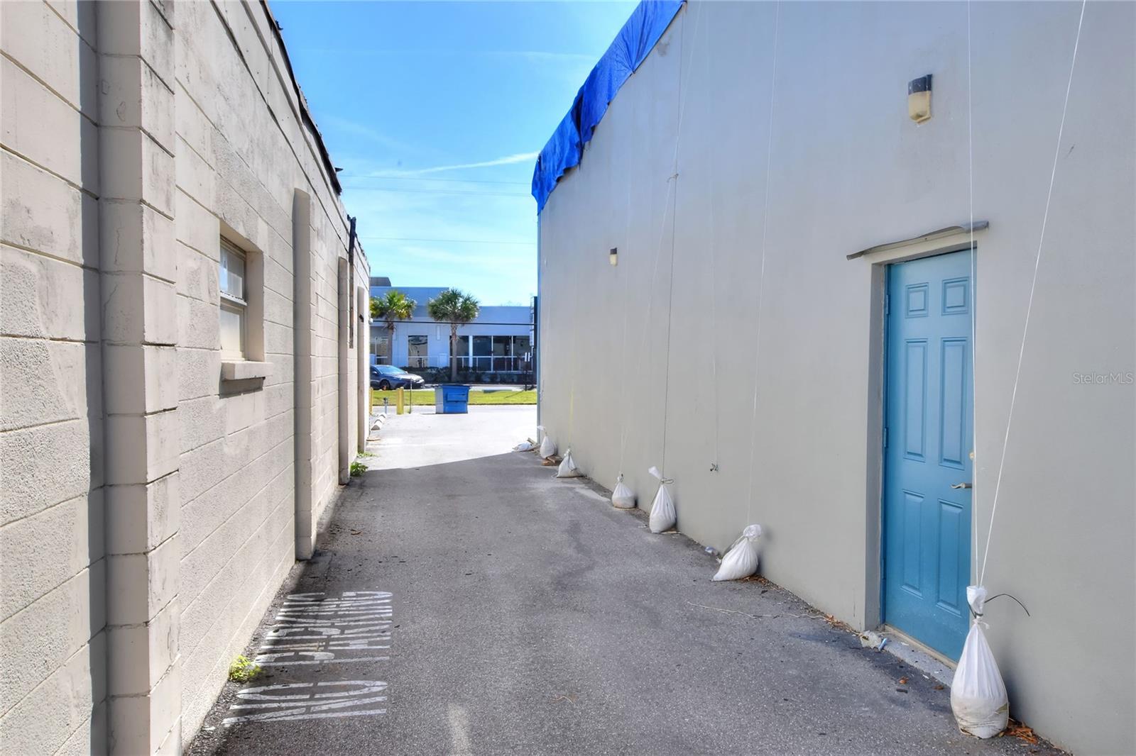 138 W Robertson St Property Photo 15