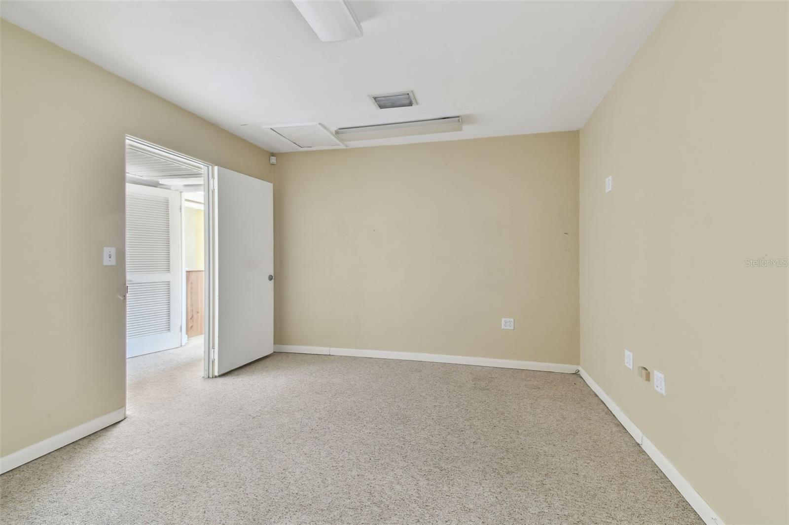 3019 W Azeele St Property Photo 40