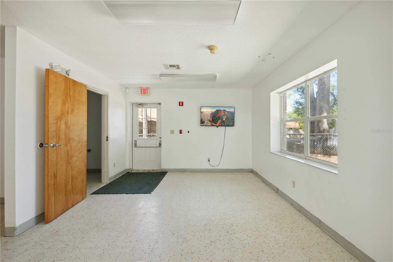 38022 River Rd Property Photo 28