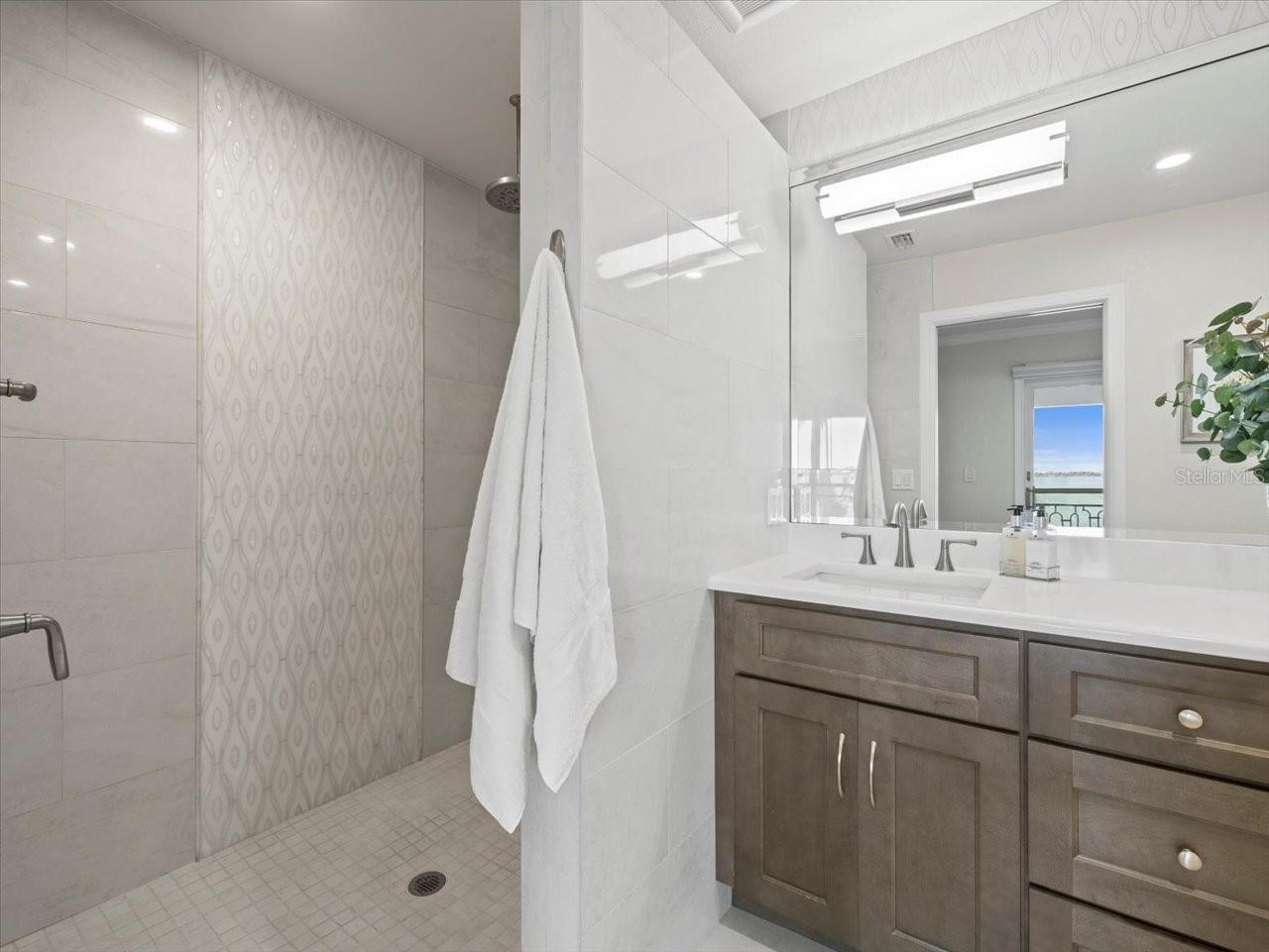 2087 Edgewater Dr #c Property Photo 52