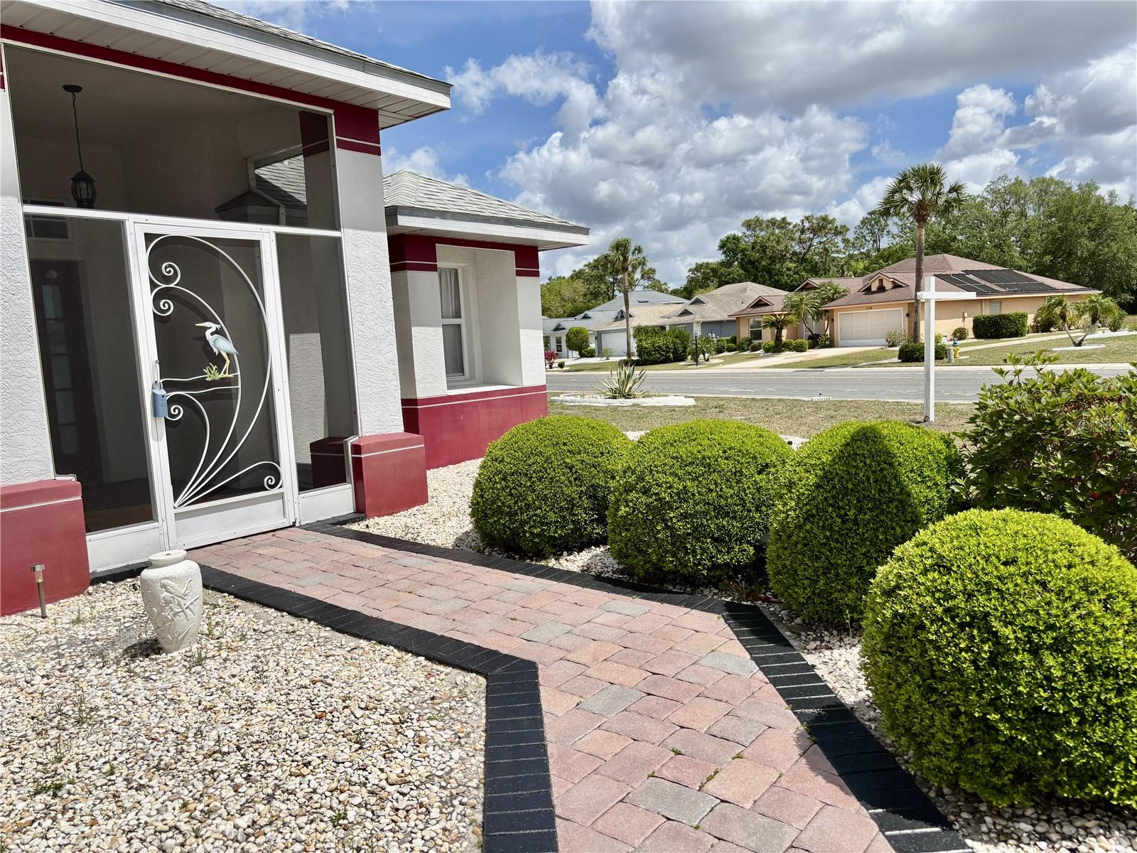 301 Caloosa Palms Ct Property Photo 4