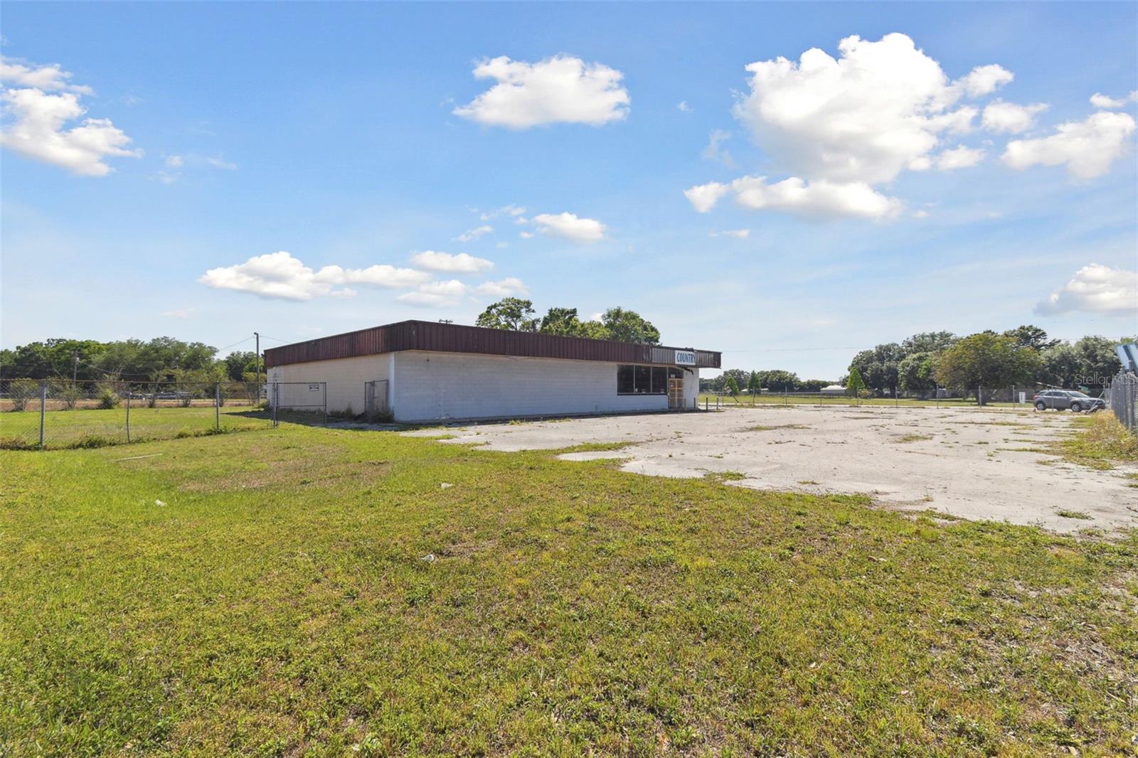 2501 Medulla Rd Property Photo 1