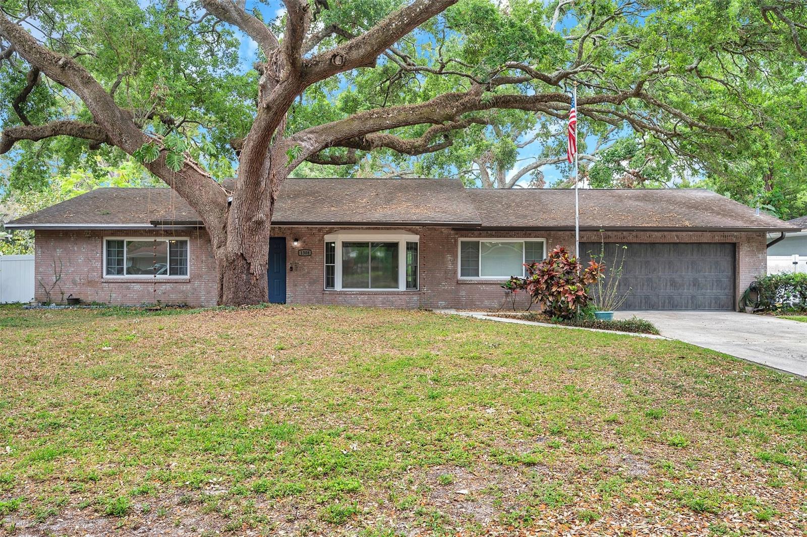 1308 W Perdiz St Property Photo 1