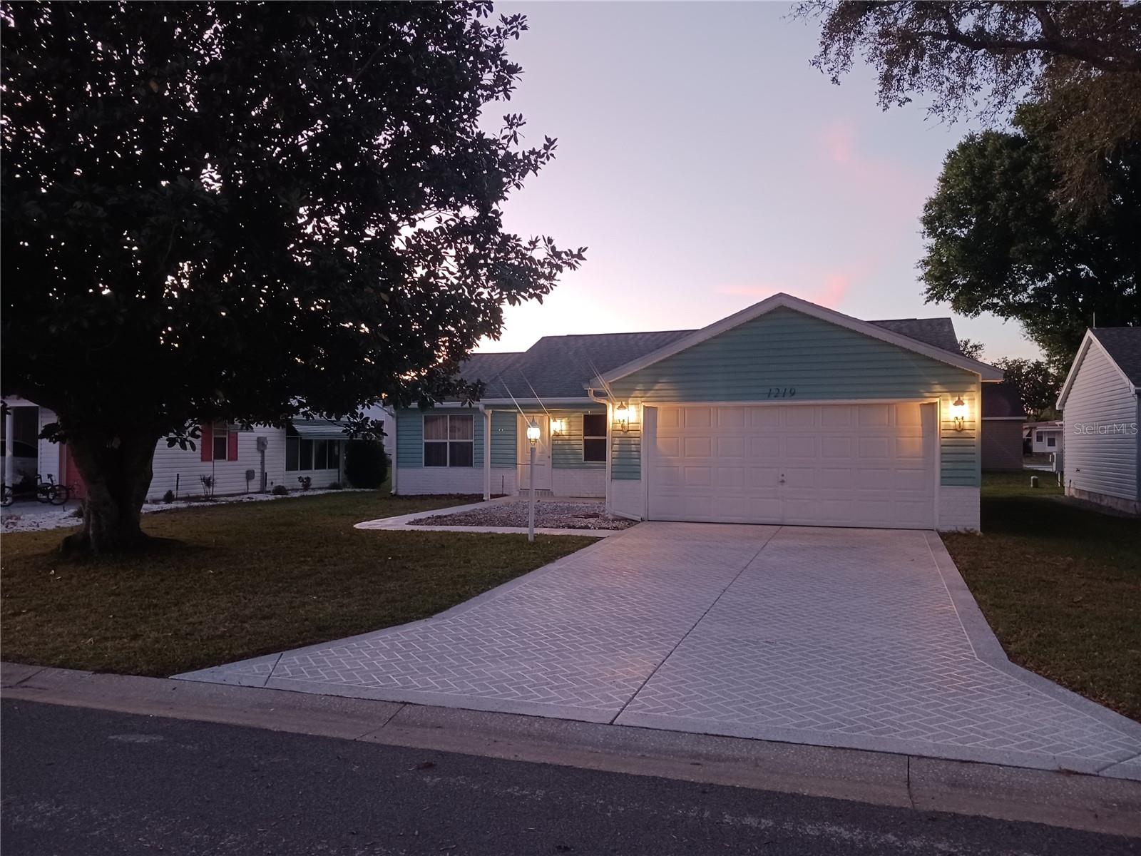 1219 Santos Pl Property Photo 1