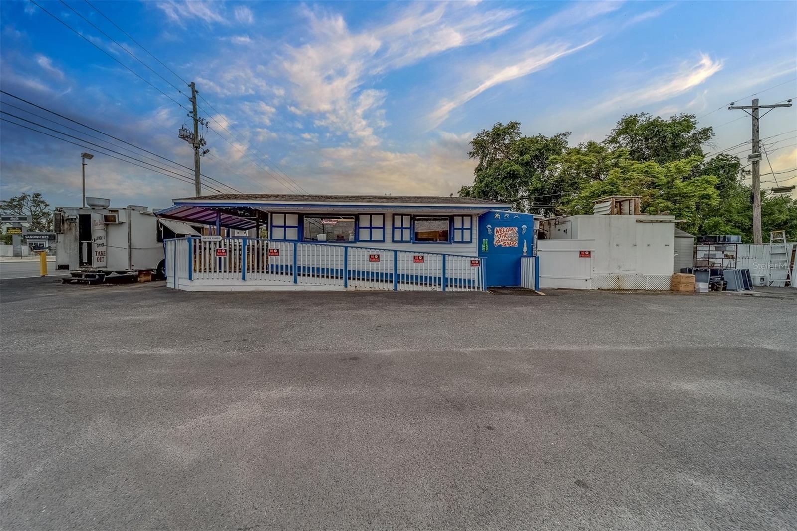 11055 Seminole Blvd Property Photo 3