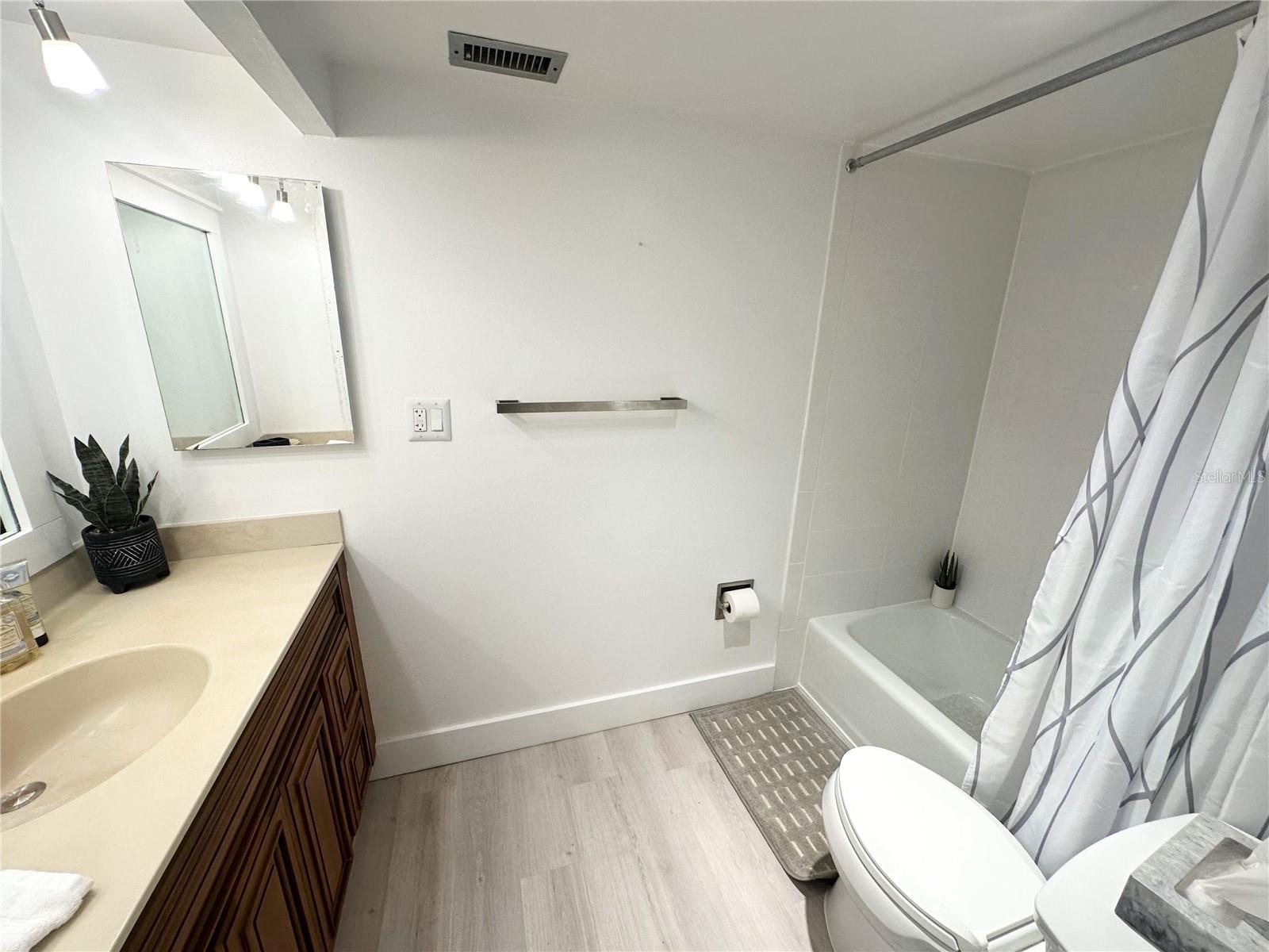 400 Island Way #206 Property Photo 28