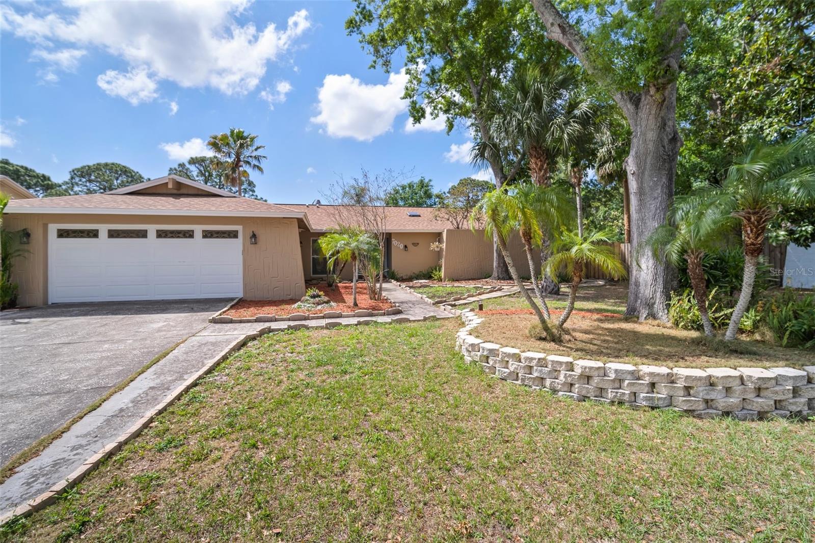 7020 Oakview Cir Property Photo