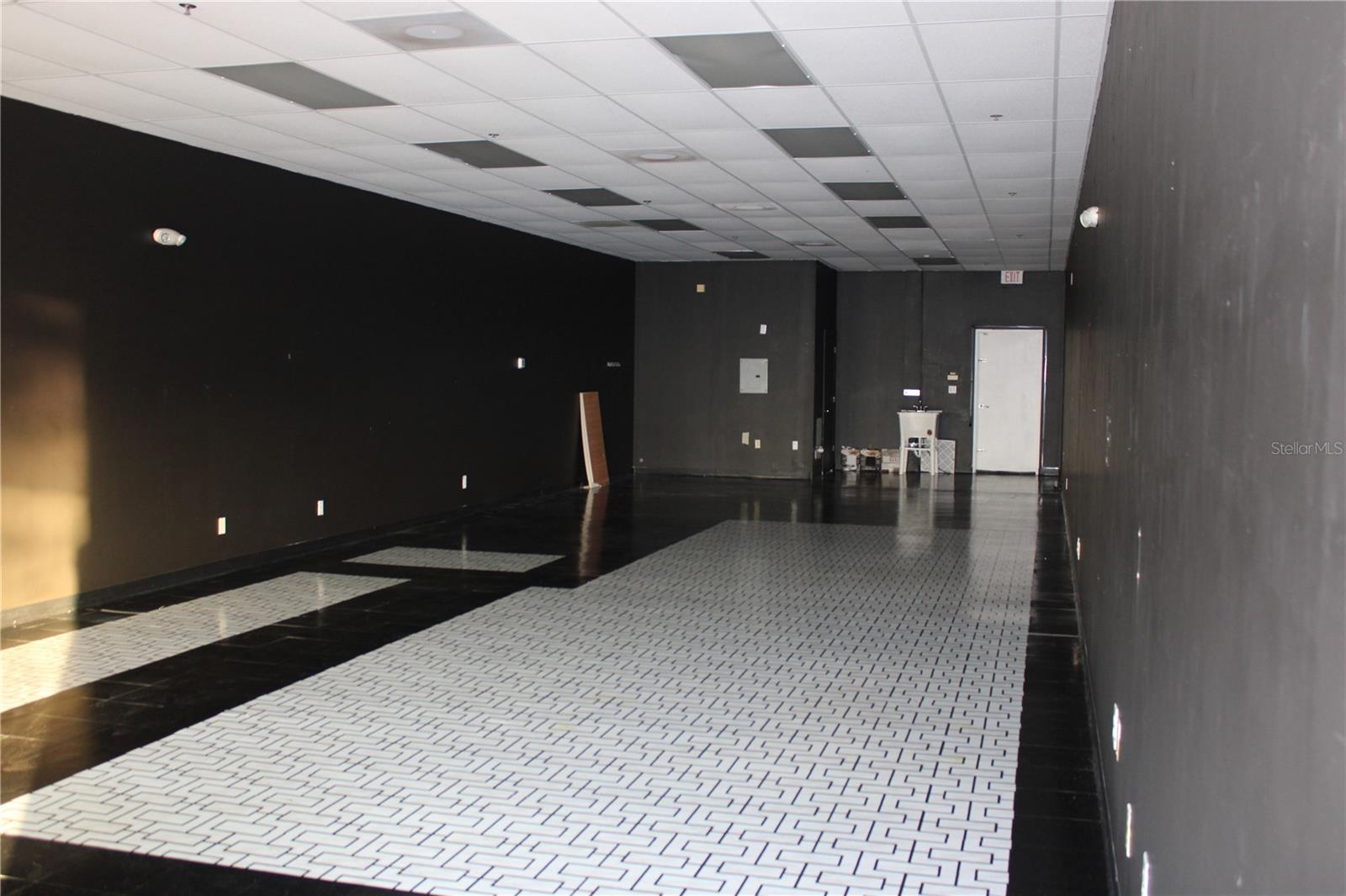 2260 Commercial Way Property Photo 2