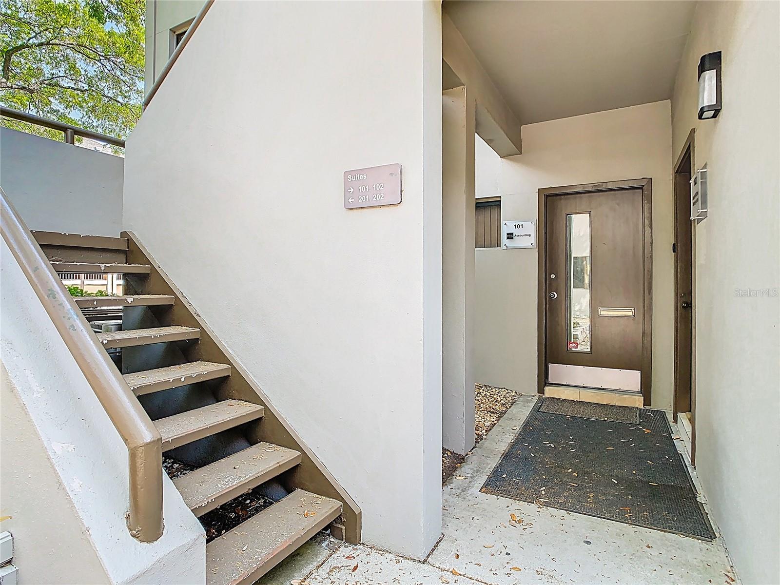 3333 W Kennedy Blvd #201 Property Photo 4
