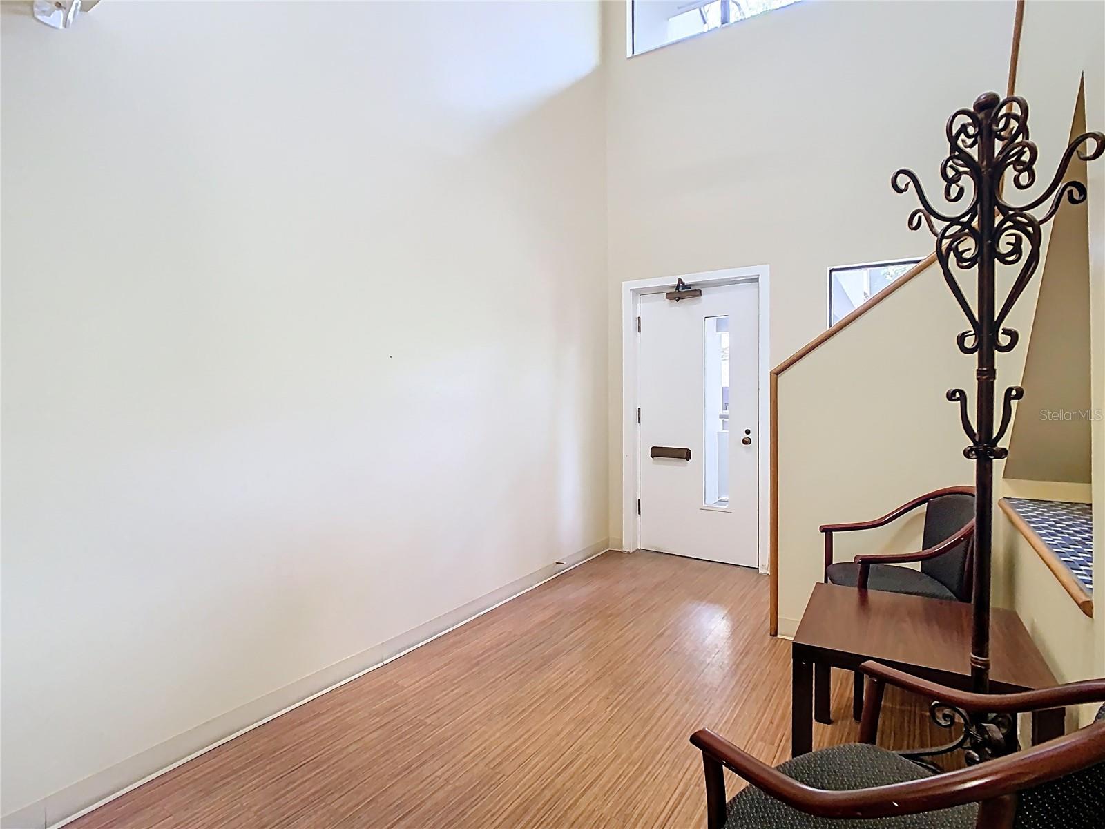 3333 W Kennedy Blvd #201 Property Photo 8