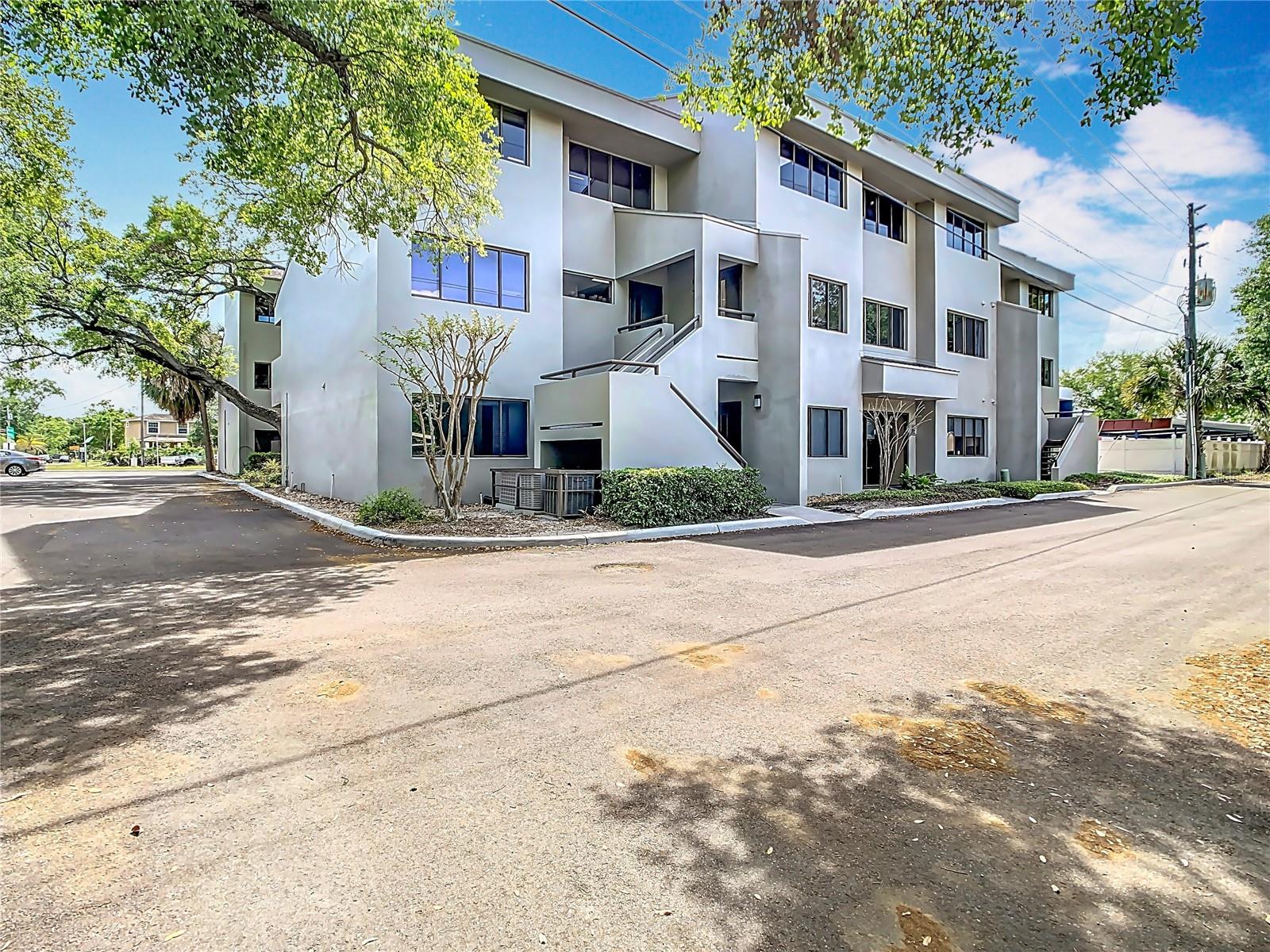 3333 W Kennedy Blvd #201 Property Photo 59