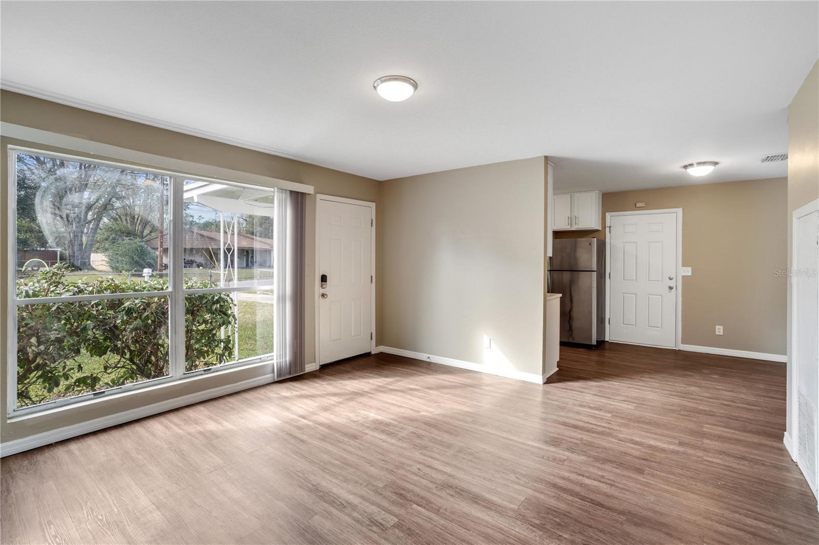 1913 Delaroche Dr W Property Photo 2