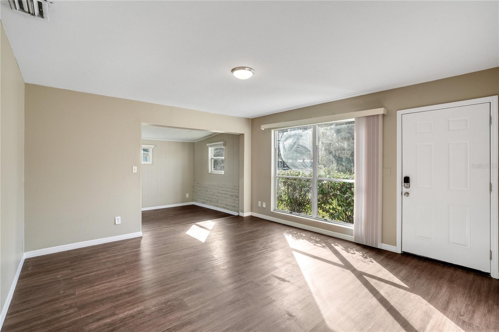 1913 Delaroche Dr W Property Photo 3