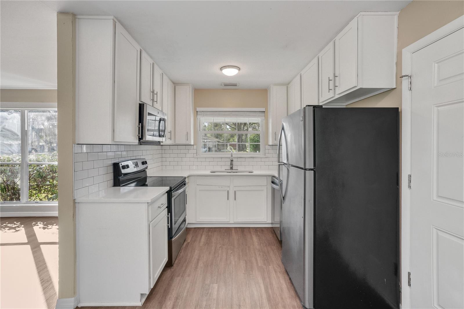 1913 Delaroche Dr W Property Photo 4