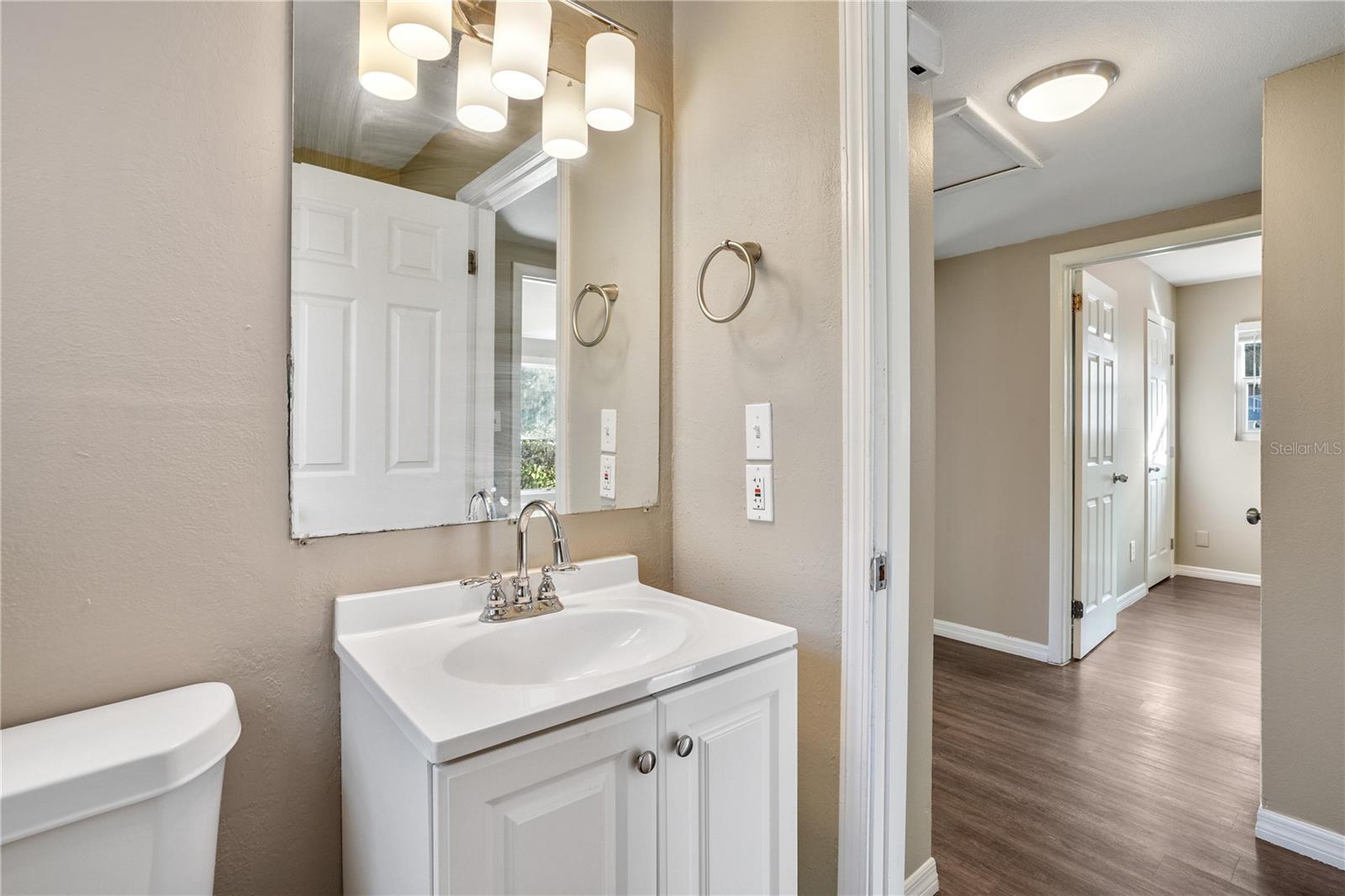 1913 Delaroche Dr W Property Photo 11