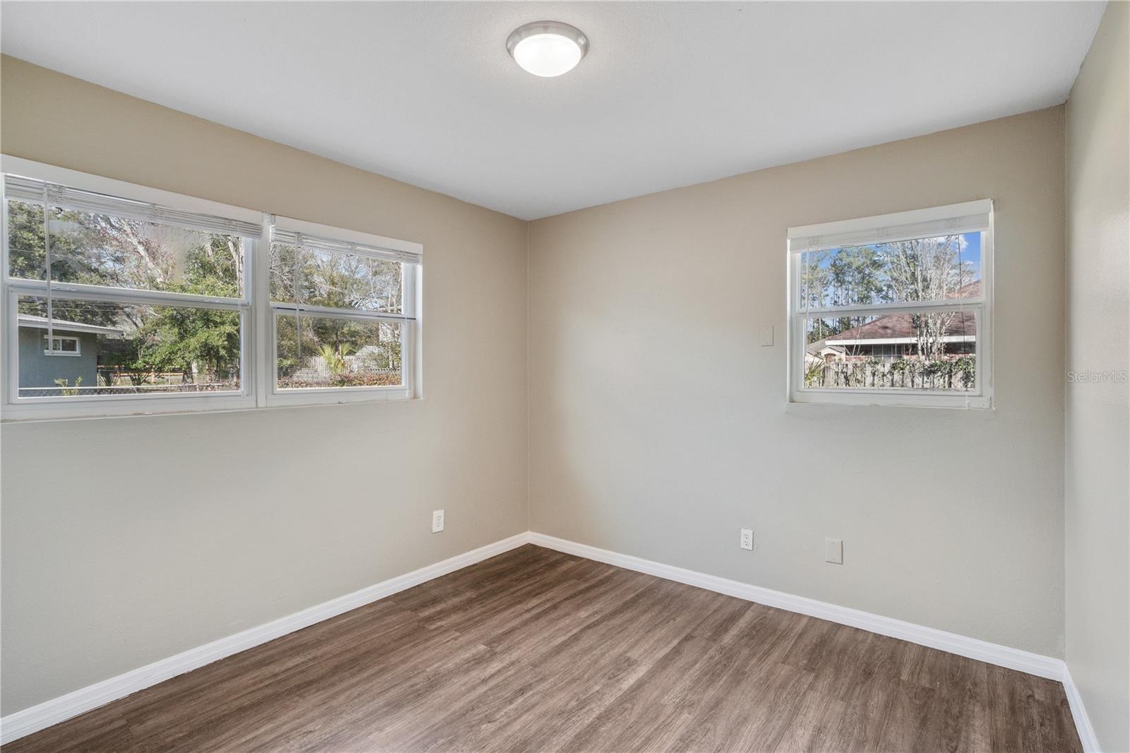 1913 Delaroche Dr W Property Photo 12