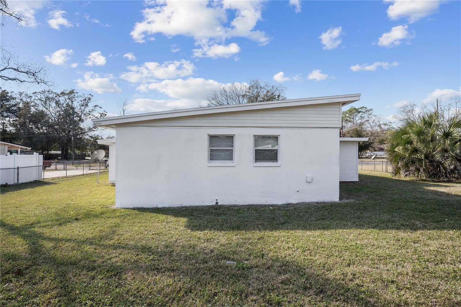 1913 Delaroche Dr W Property Photo 13