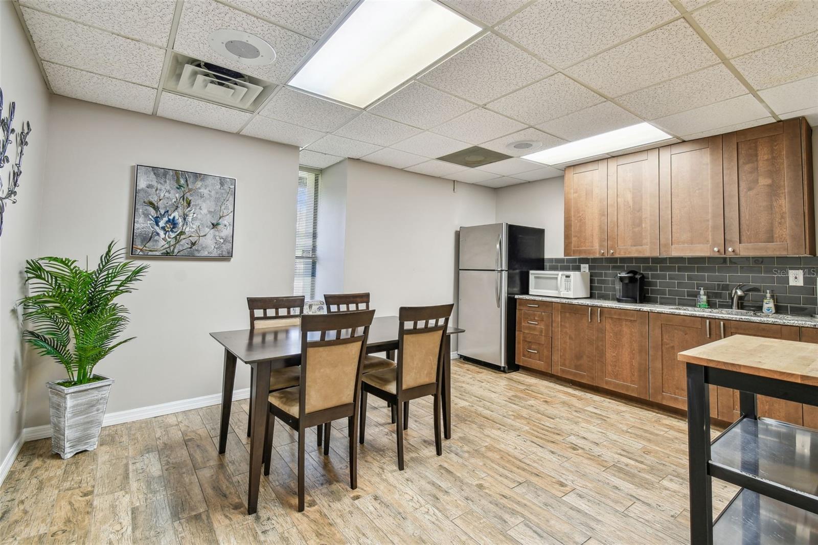 1046 W Busch Blvd #300 Property Photo 28