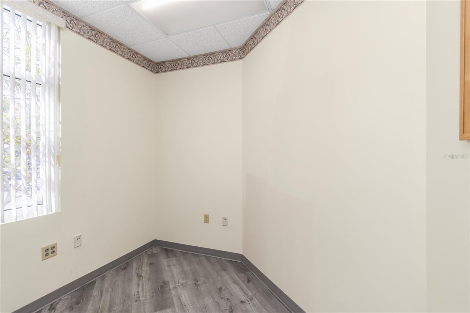 585 Main St Property Photo 29