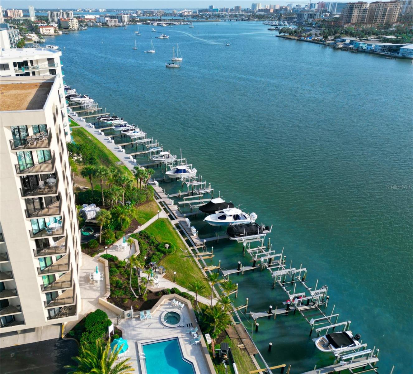 690 Island Way #707 Property Photo 2