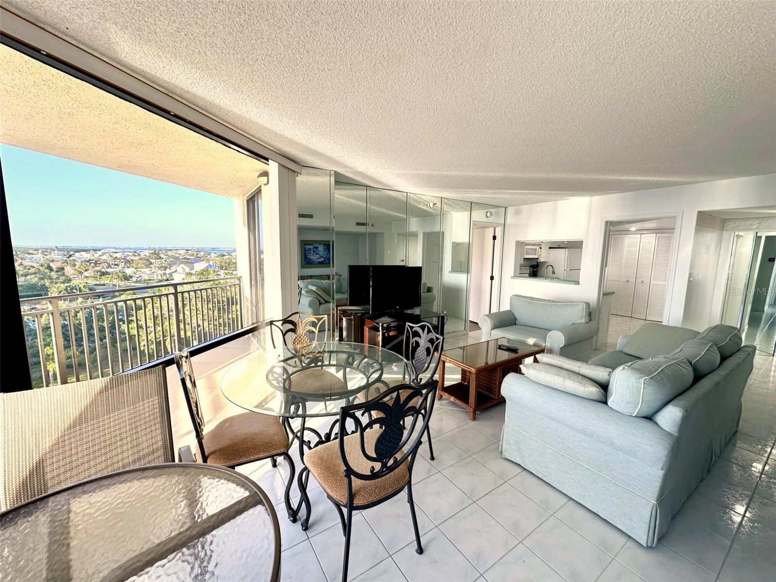 690 Island Way #707 Property Photo 5