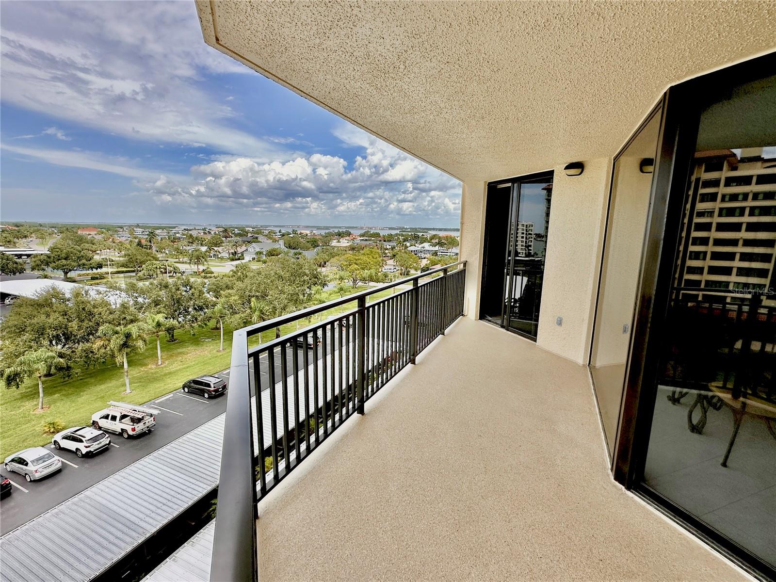 690 Island Way #707 Property Photo 10