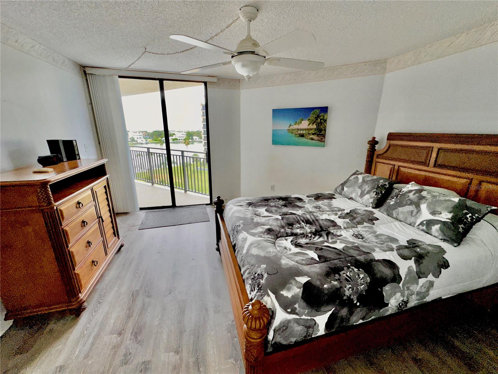 690 Island Way #707 Property Photo 11