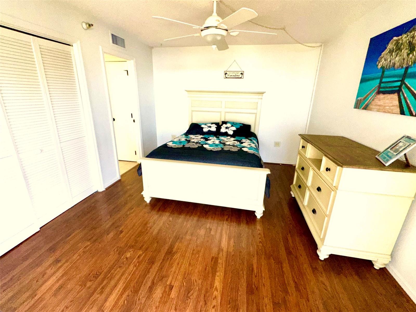 690 Island Way #707 Property Photo 12