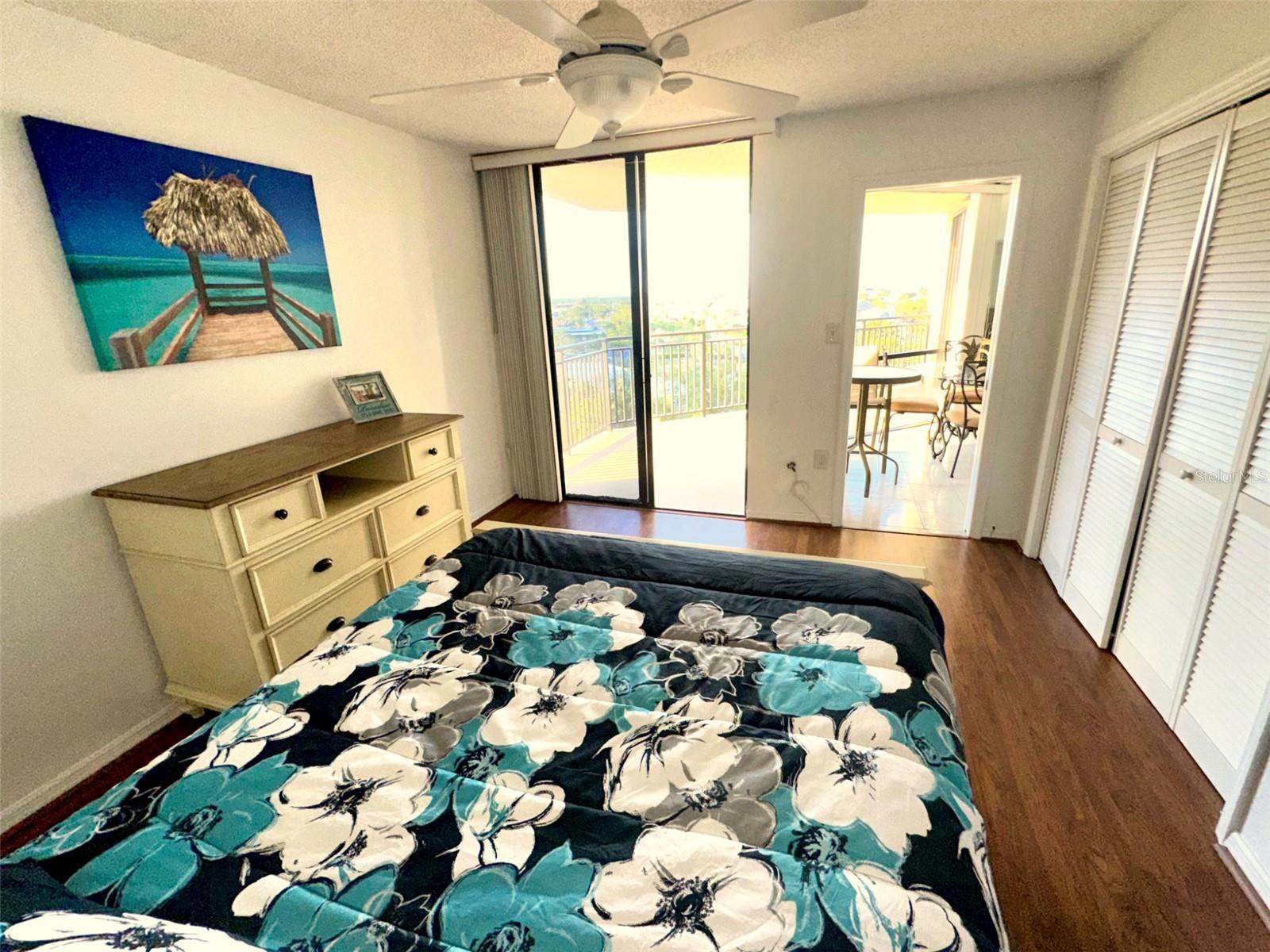 690 Island Way #707 Property Photo 13