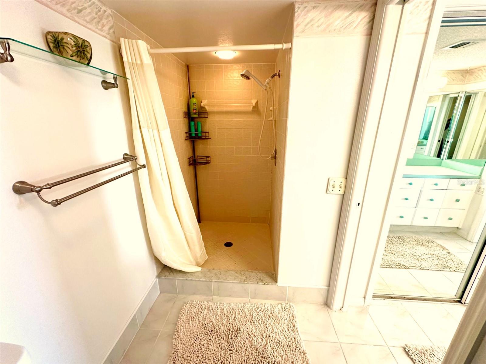 690 Island Way #707 Property Photo 15