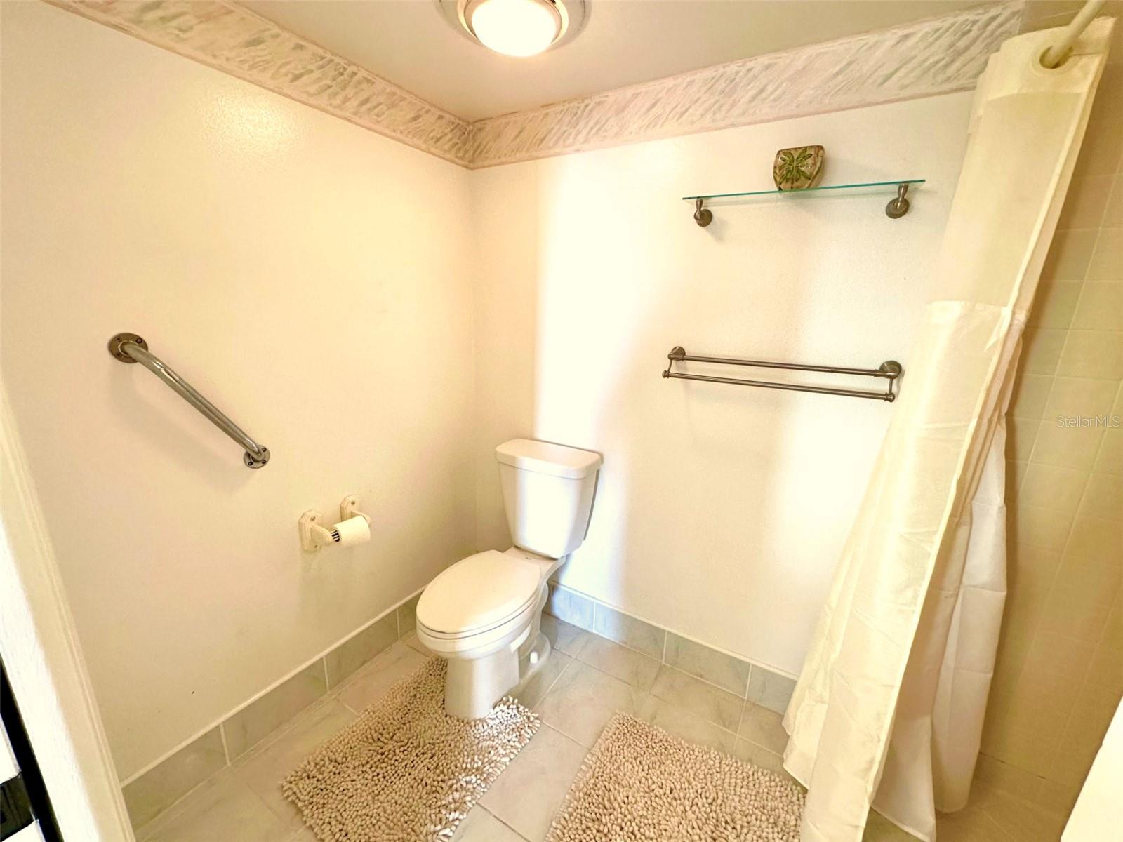 690 Island Way #707 Property Photo 17