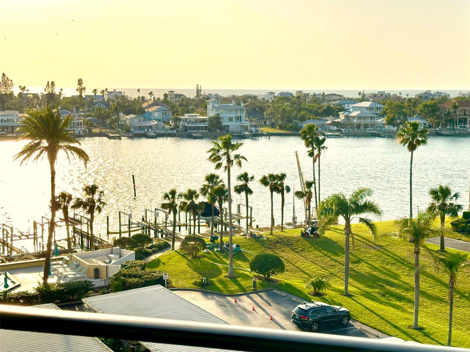 690 Island Way #707 Property Photo 27