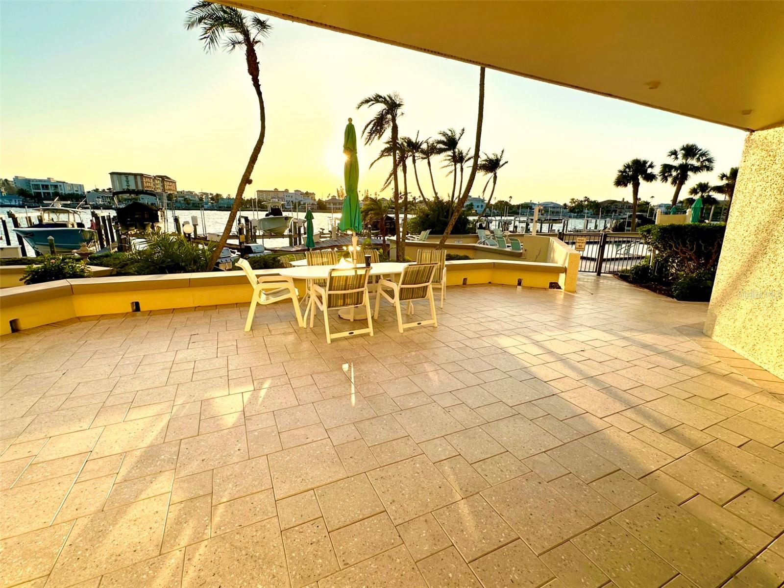 690 Island Way #707 Property Photo 28