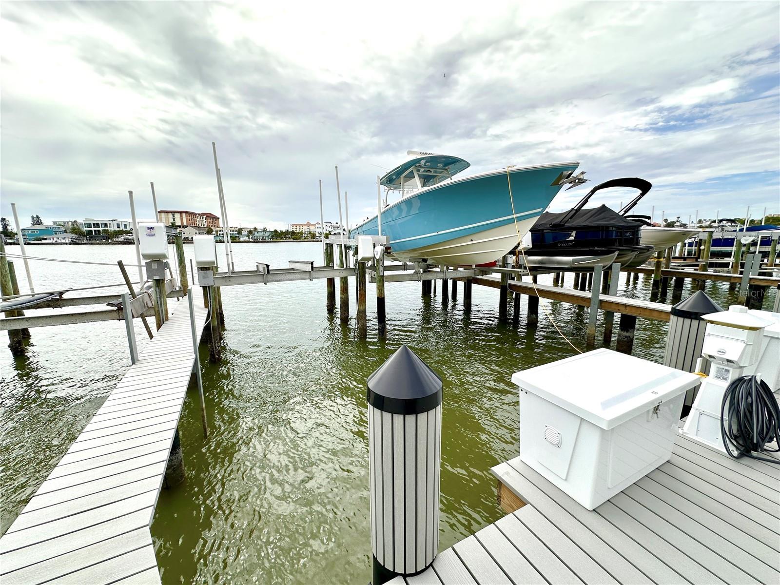 690 Island Way #707 Property Photo 32