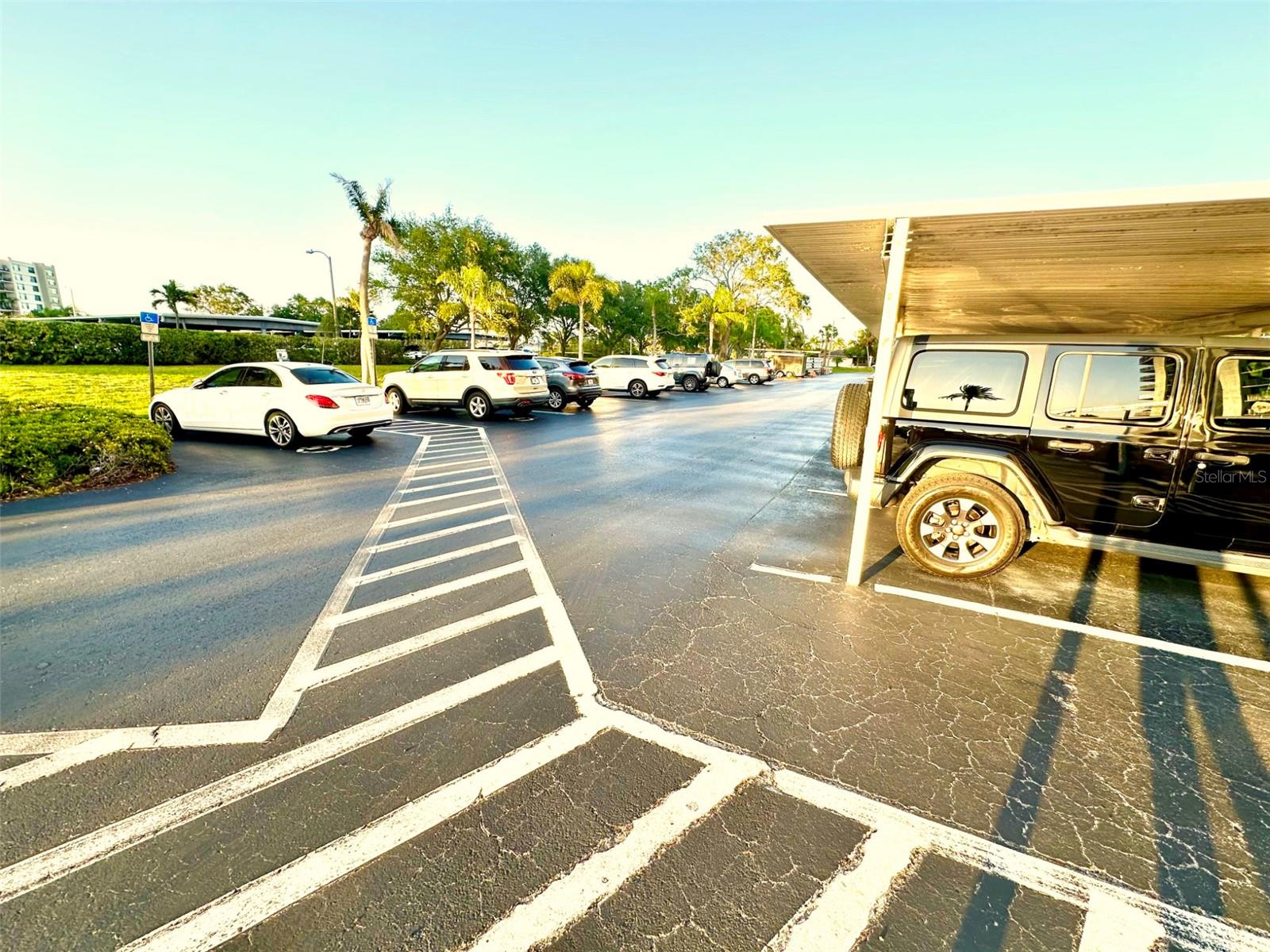 690 Island Way #707 Property Photo 35