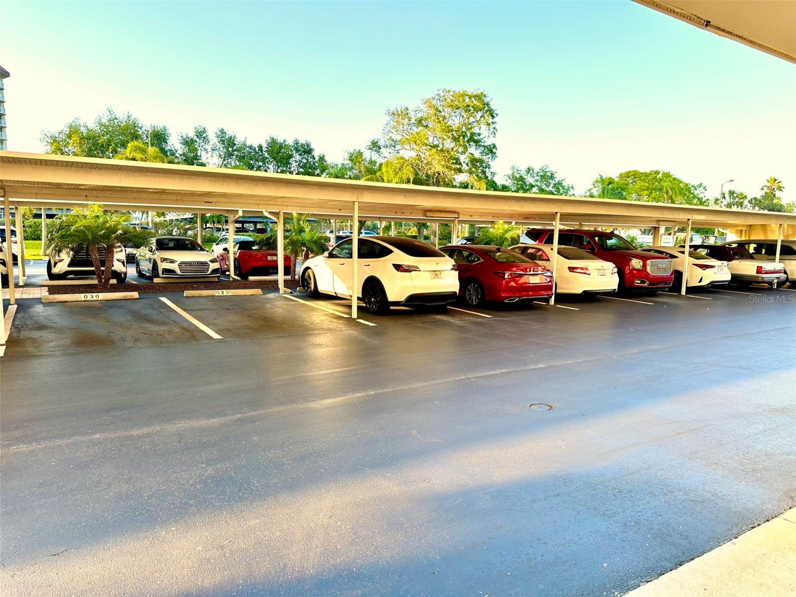 690 Island Way #707 Property Photo 36