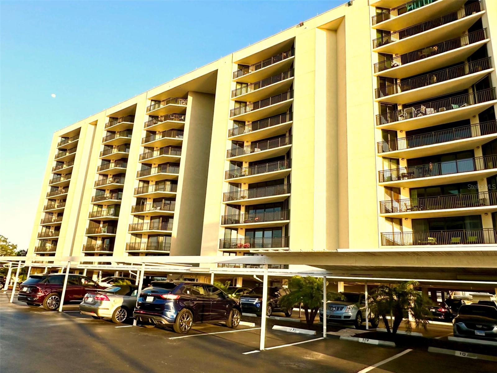 690 Island Way #707 Property Photo 37