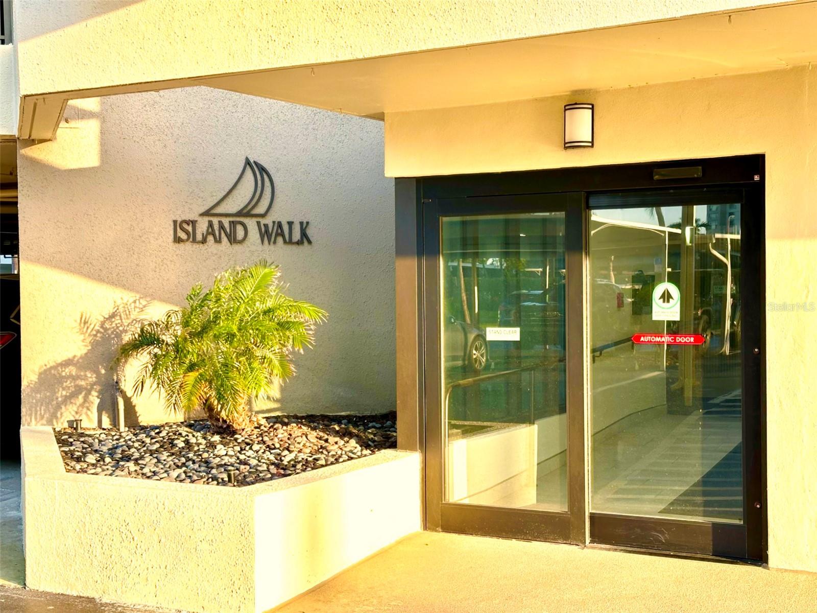 690 Island Way #707 Property Photo 38