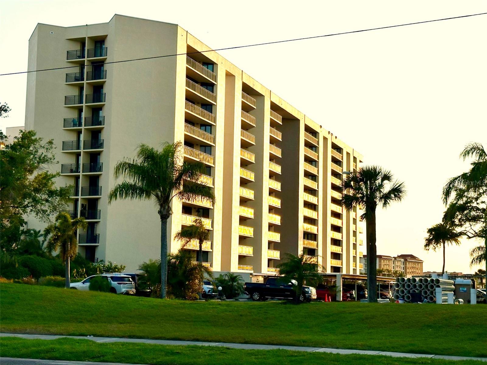 690 Island Way #707 Property Photo 42