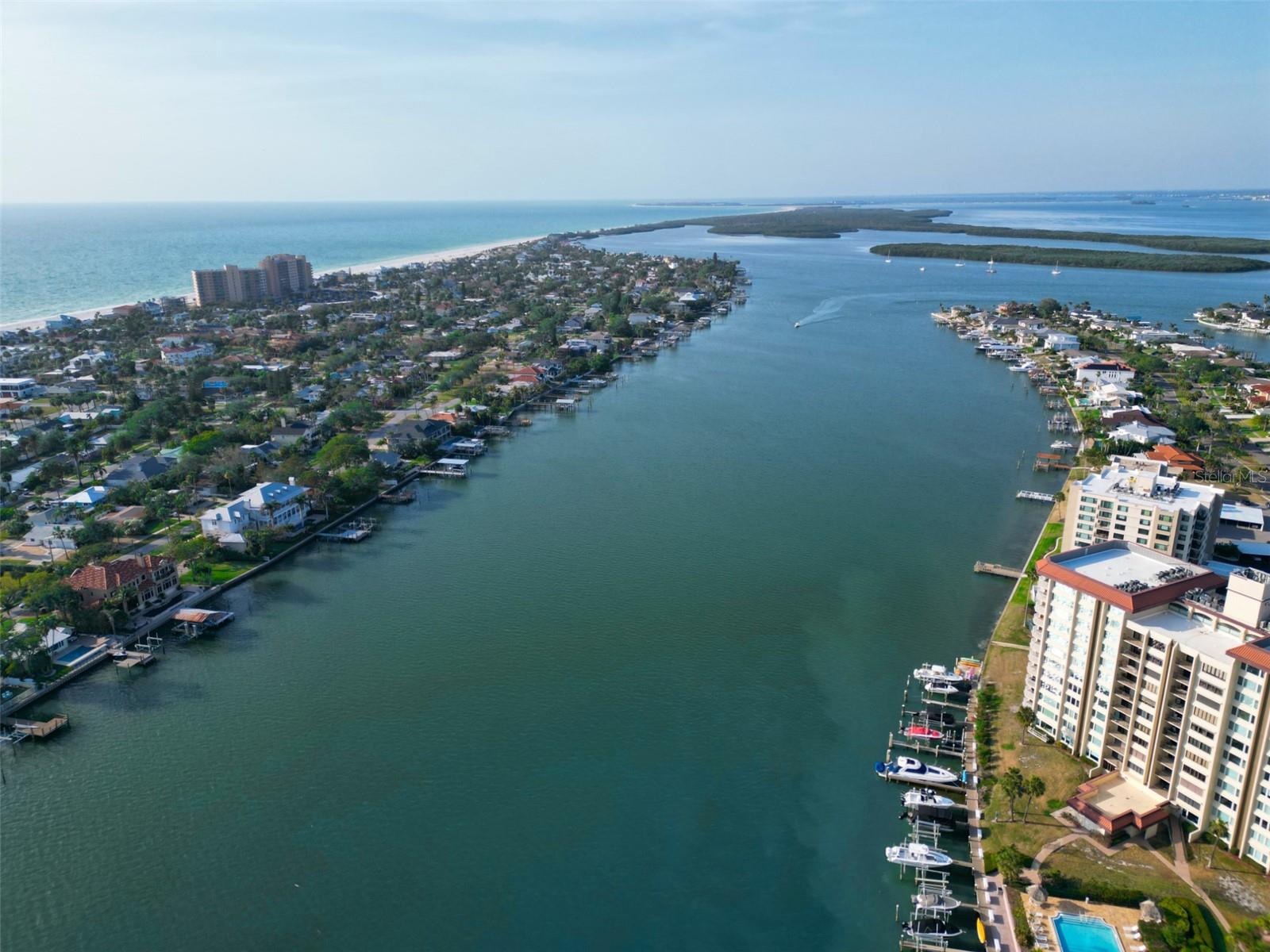 690 Island Way #707 Property Photo 47