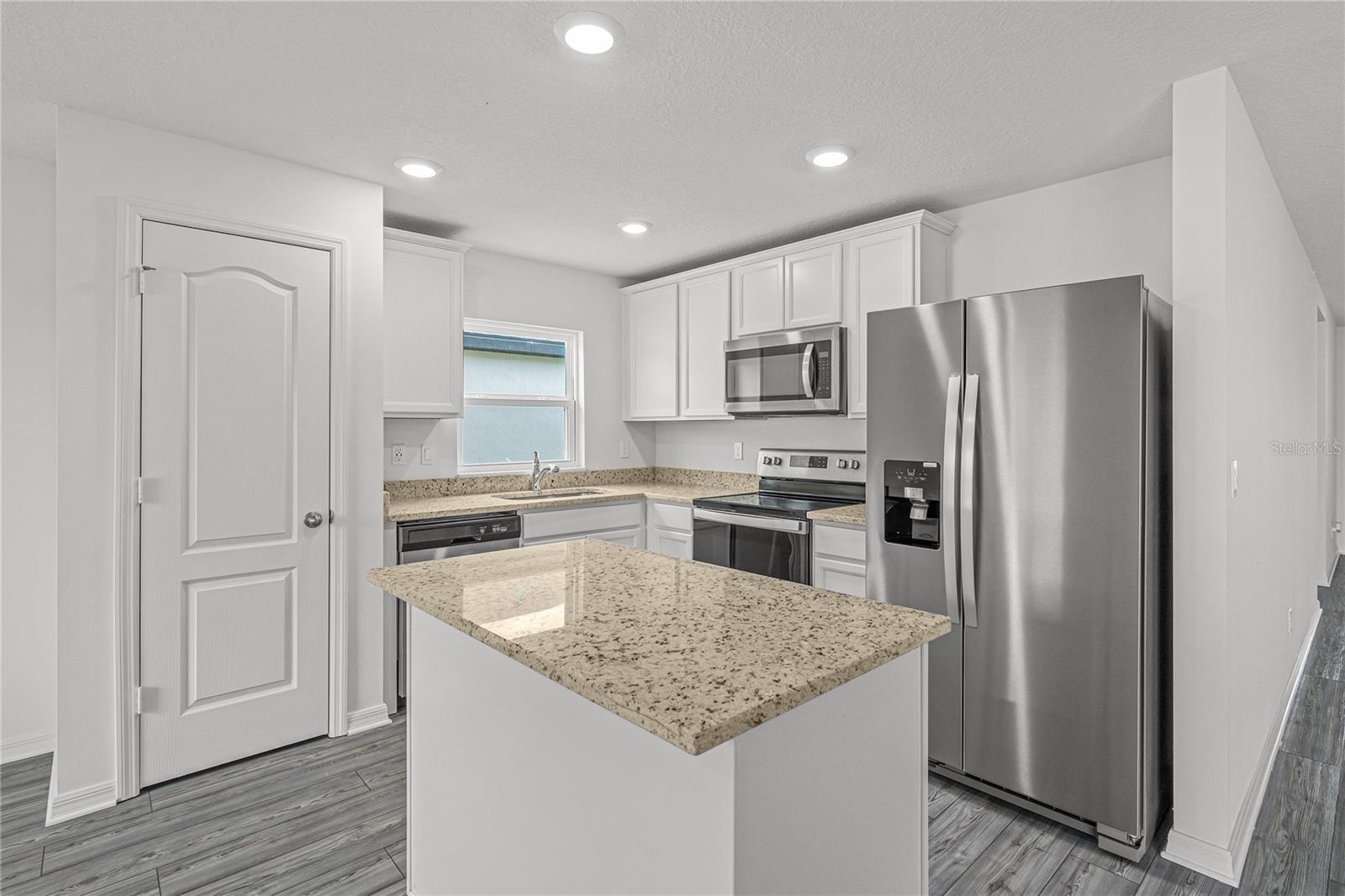 10 Sawfish Ct Property Photo 2