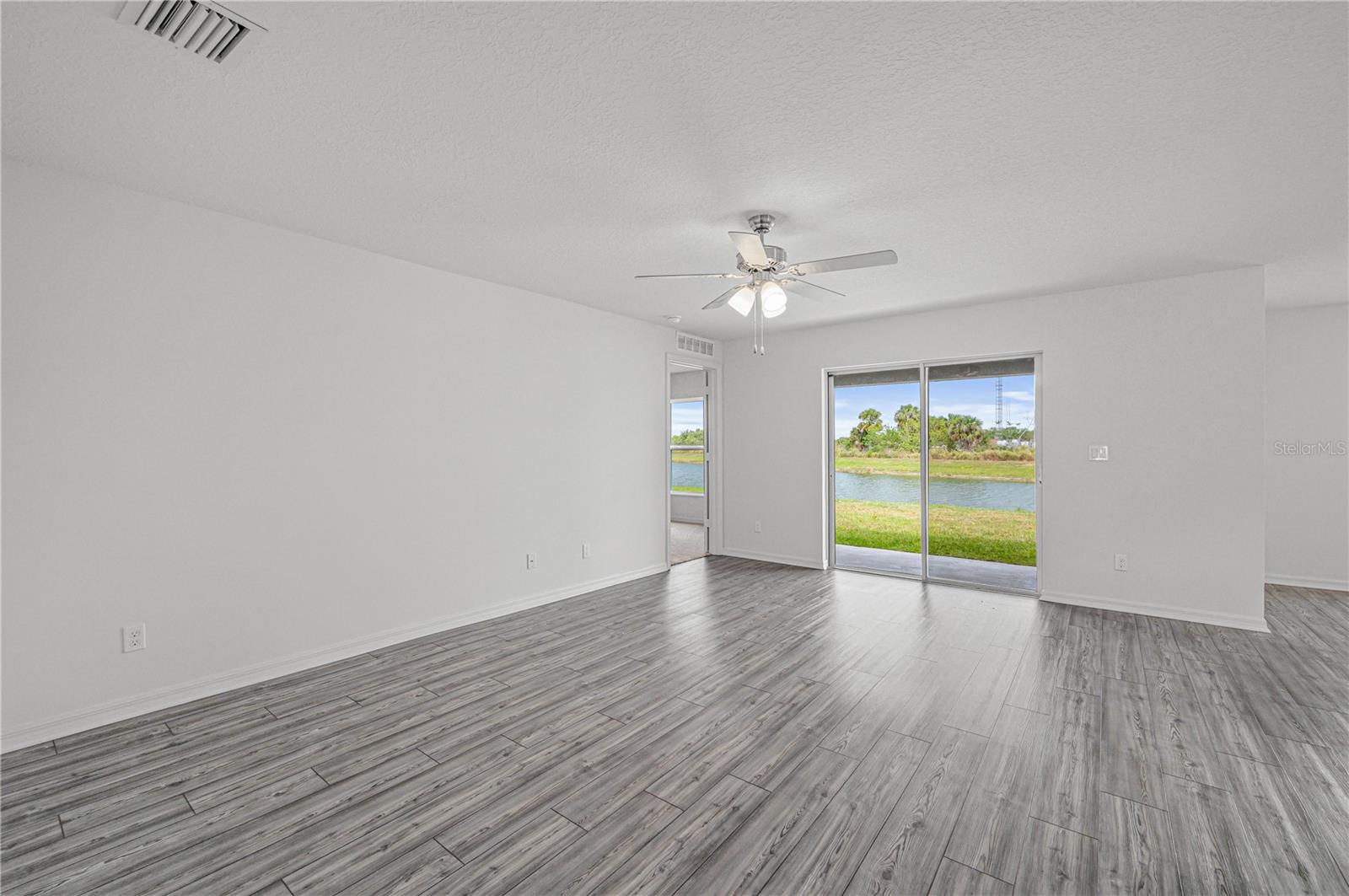 10 Sawfish Ct Property Photo 6