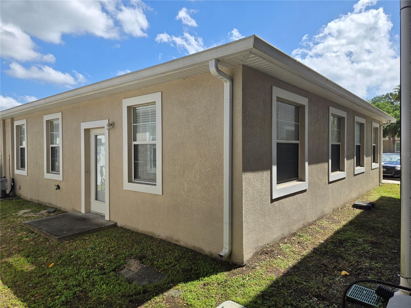 13135 W Linebaugh Ave Property Photo 4