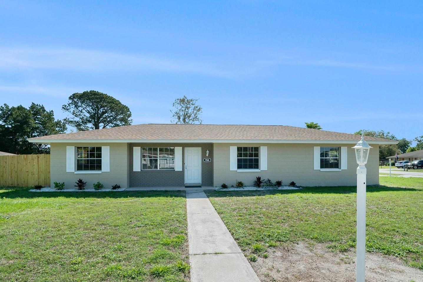 9526 Bayside Ct Property Photo