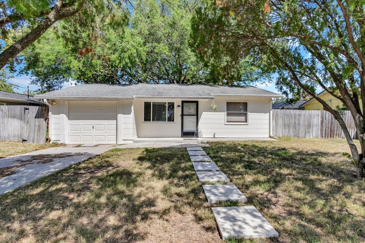 129 Nw Lincoln Cir N Property Photo
