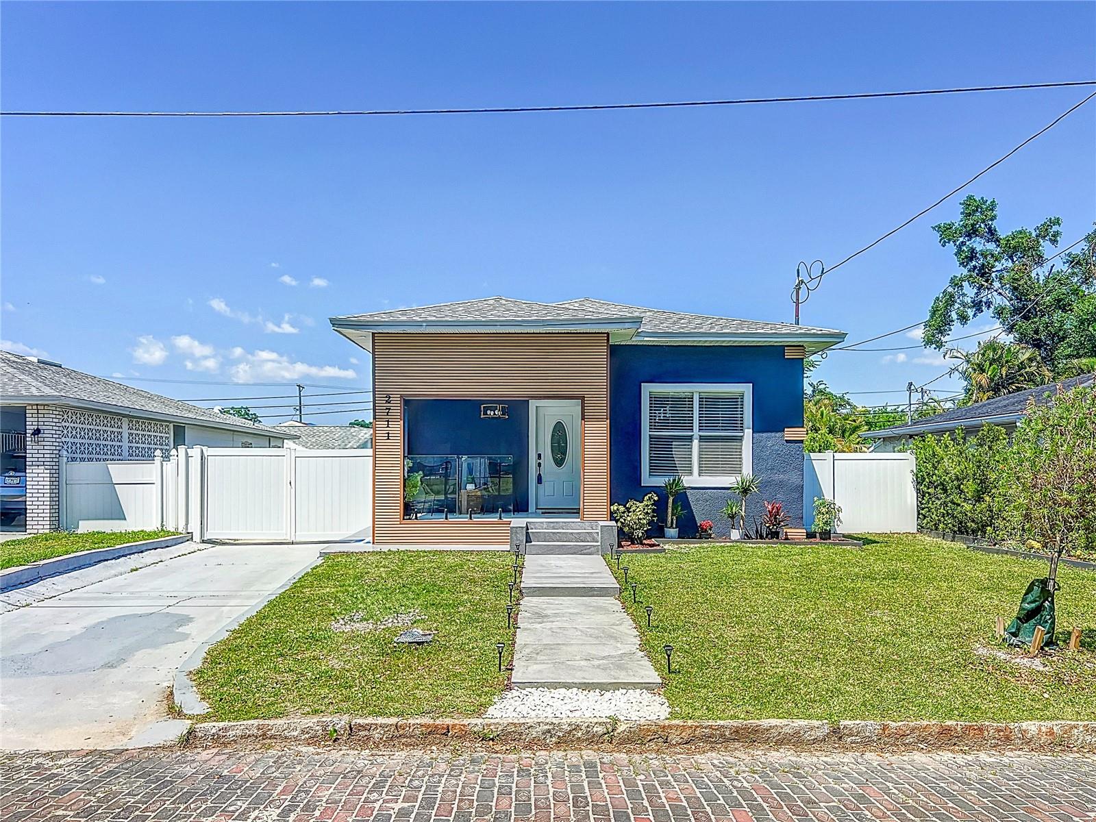 2711 W Cordelia St Property Photo